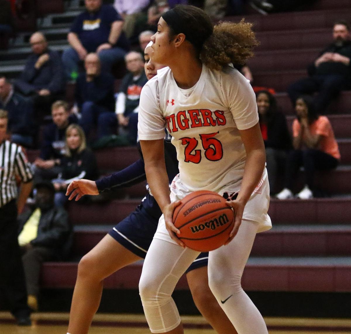 Edwardsville Pulls Away From Belleville East For 16th Consecutive
