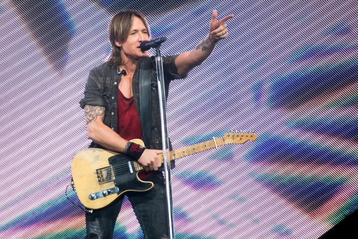 Smooth start for Keith Urban as he debuts 'Graffiti U' tour in St