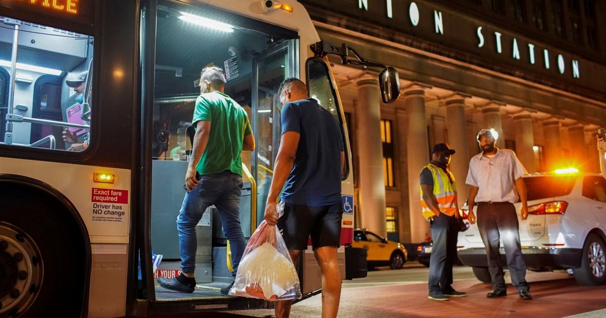Chicago mayor seeks support for immigrants bused from Texas | Illinois Chicago mayor seeks support for immigrants bused from Texas | Illinois