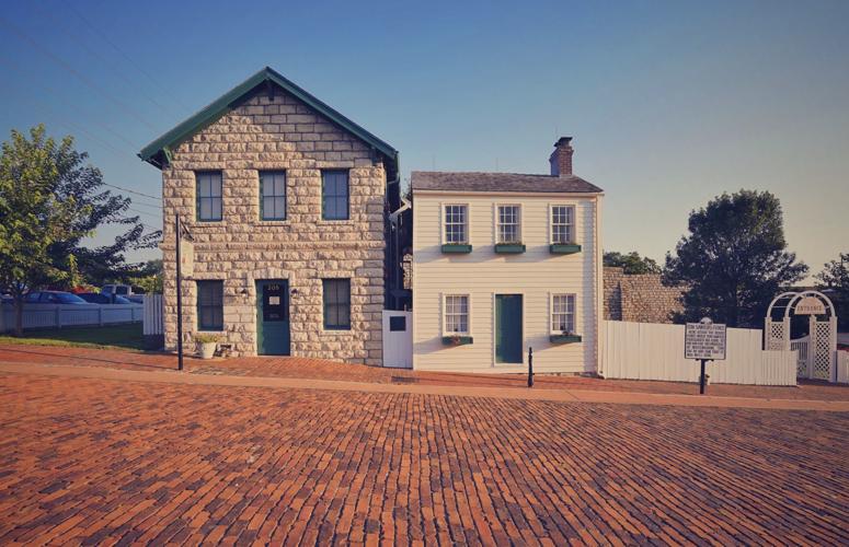 Mark Twain's Boyhood Home (long shot)