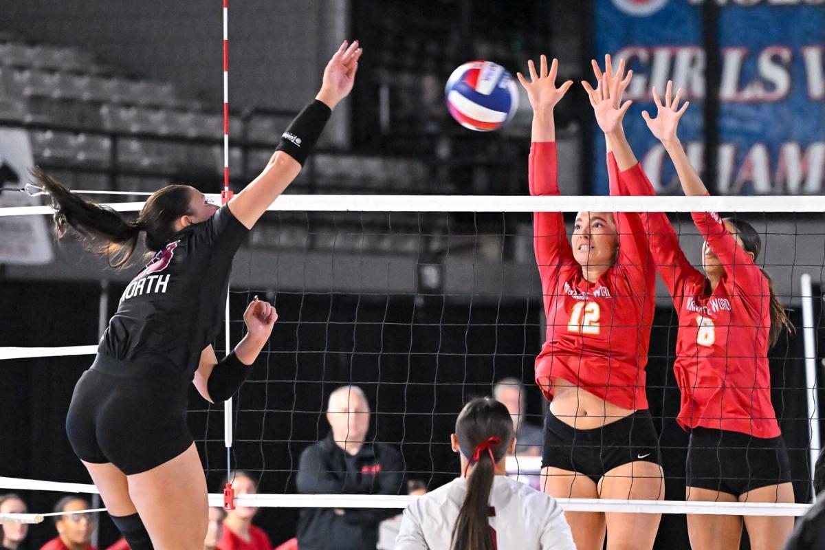 11/06/2025 - Girls Volleyball - C5 Semifinal - Lee Summit North vs Incarnate Word
