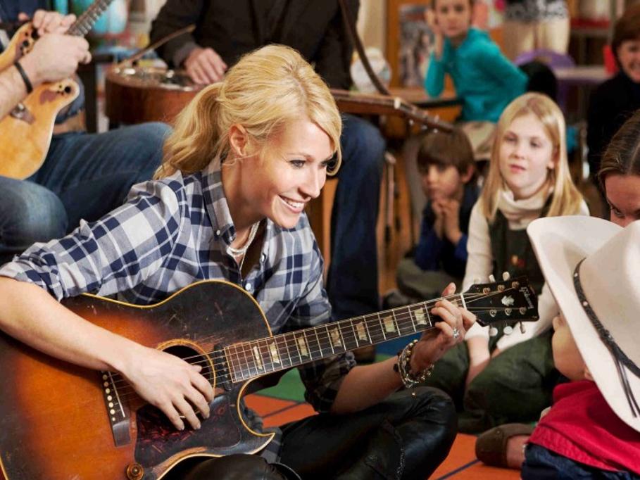 Paltrow Can T Save Soapy Country Strong Movie Reviews Stltoday Com