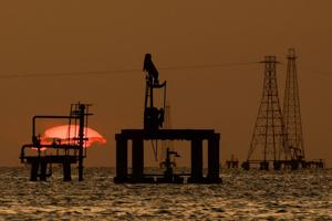 Experts, lawyers puzzled over Venezuela oil deal