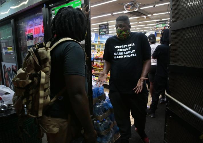 Protesters return to Ferguson