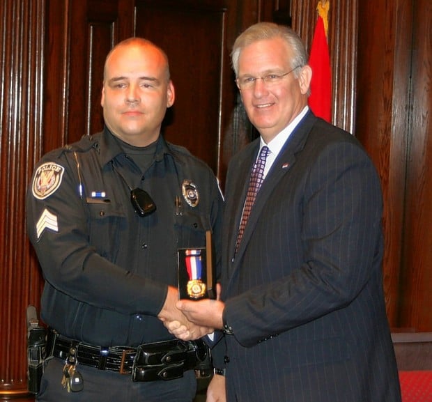 Warrenton police officer receives state Medal of Valor