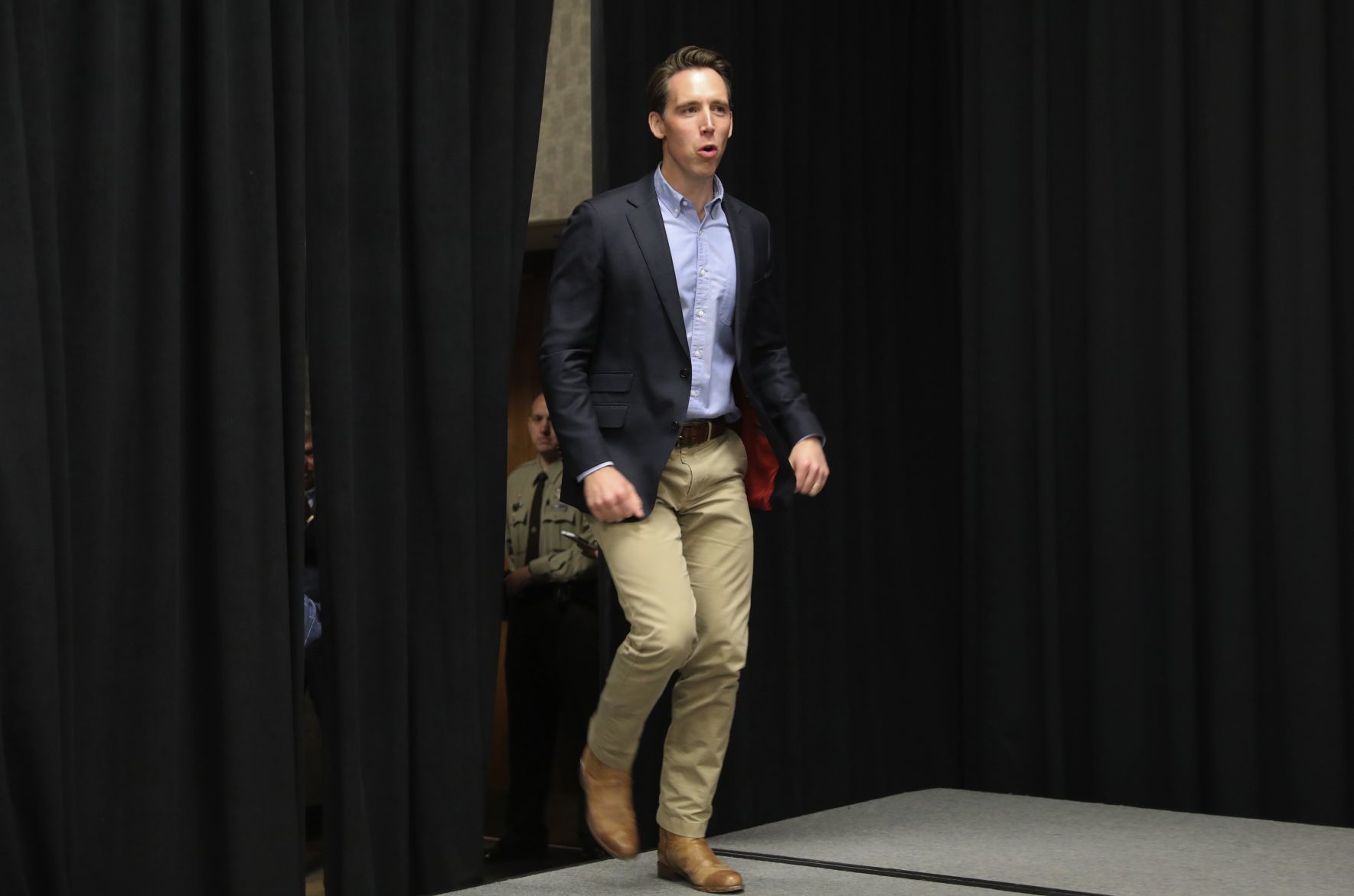 Photos: Missouri Attorney General Josh Hawley Campaigns For U.S. Senate ...