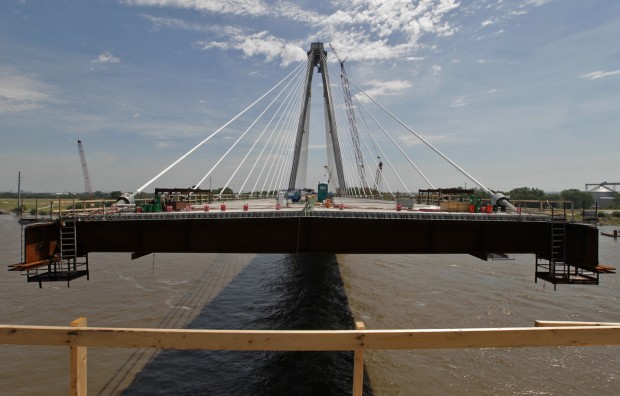 Federal Highway Admn on X: FHWA salutes the Stan Musial Veterans Memorial  Bridge. The I-70 bridge over the Mississippi River in St. Louis is named to  honor America's veterans as well as