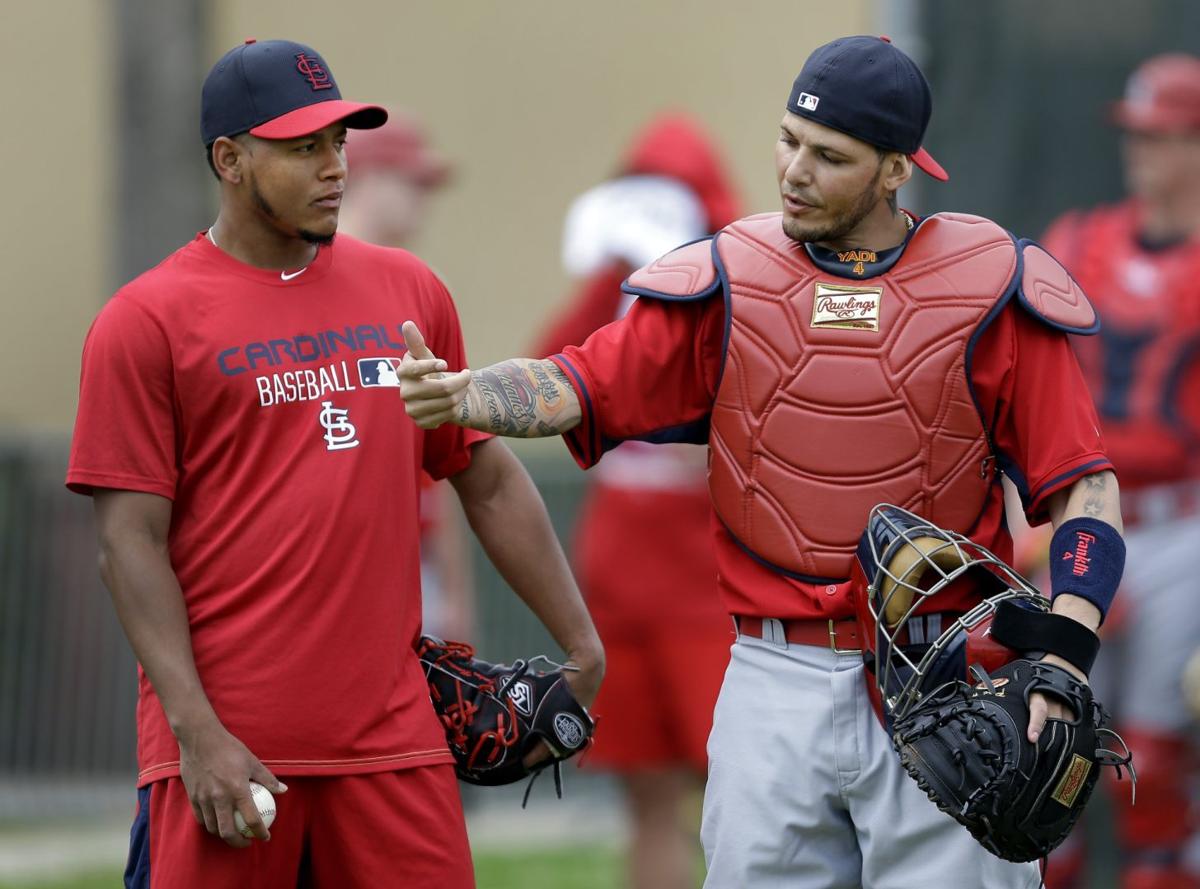 Cards' Molina catches his first bullpen session in camp