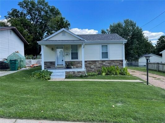 2 Bedroom Home in St Louis - $135,000