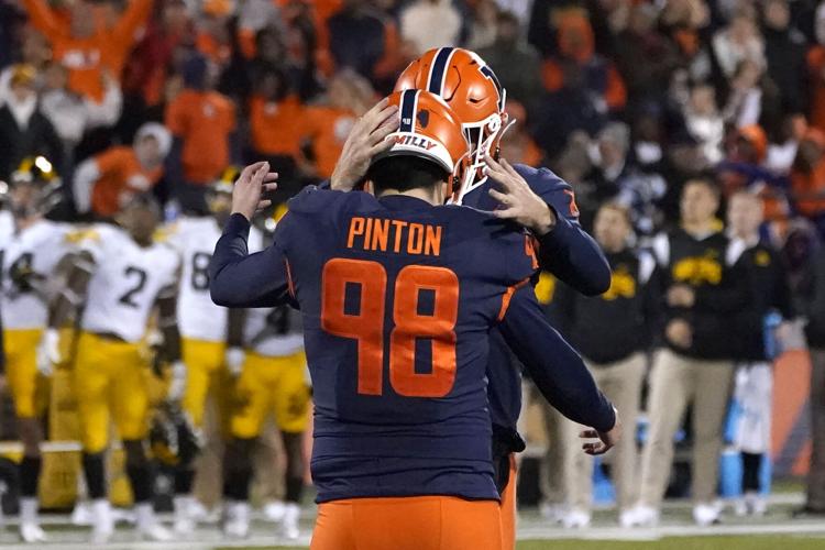 See Illinois kicker Fabrizio Pinton make gamewinning field goal in