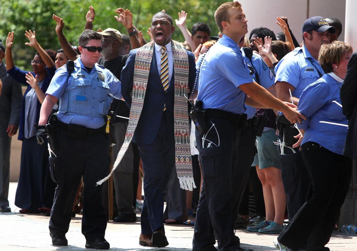 Civil disobedience at US Courthouse