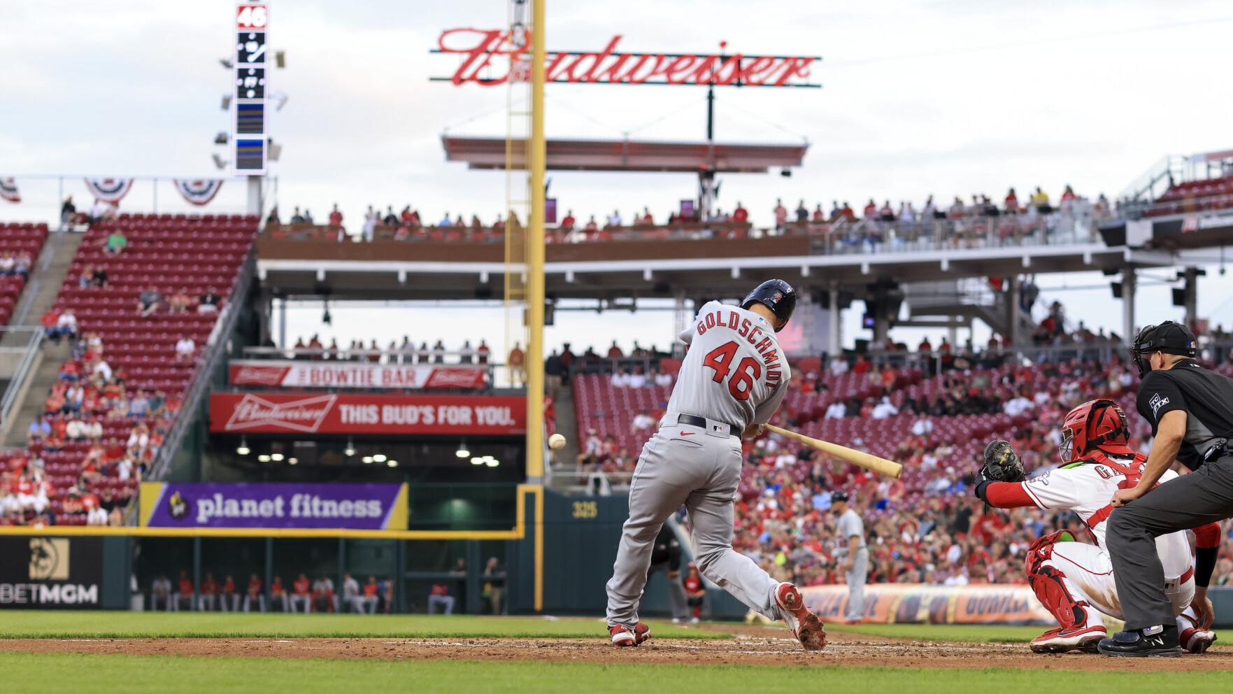 Constantly eluding trouble, Cardinals' Matz wins second in succession, beating Reds 4-2