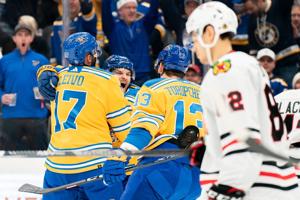 Blues' fourth line makes a big difference in a little time in 3-1 win over Blackhawks
