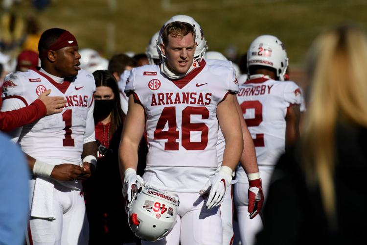 Arkansas vs. Cincinnati football betting odds, over/under, point spread