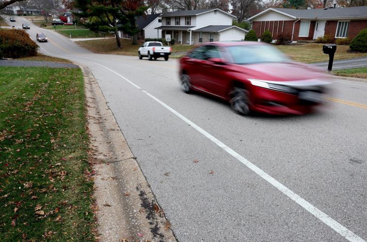 Creve Coeur proposes sidewalks along Fernview Dr.