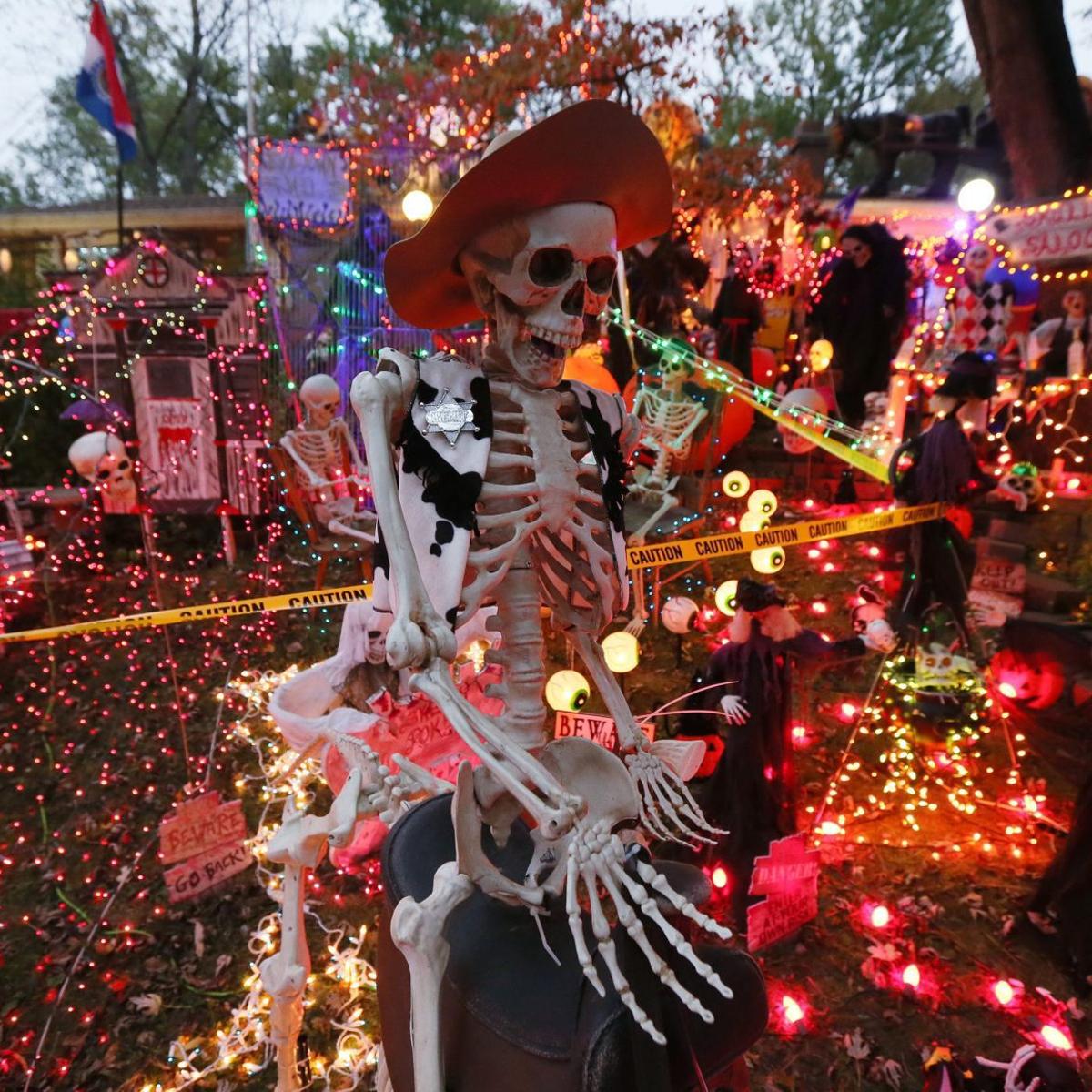 Extreme Halloween Decorations Earn St Charles Man Bigger Than