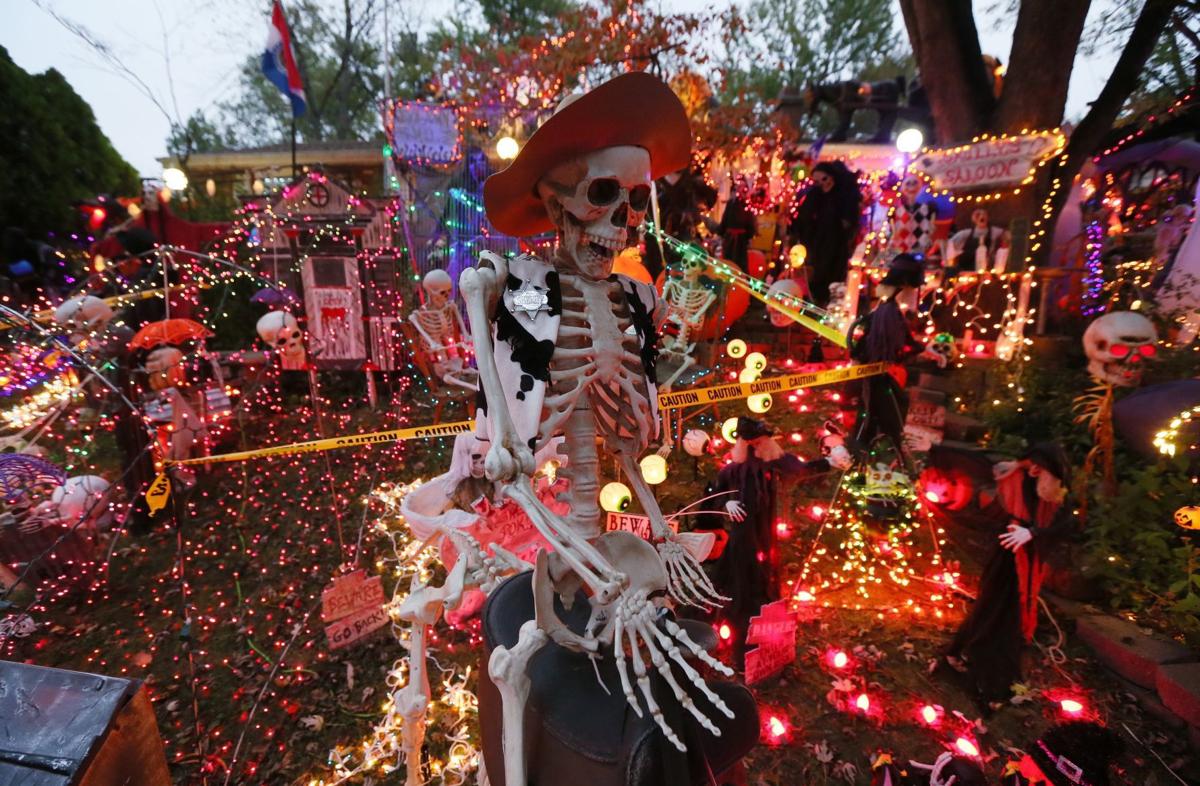 Extreme Halloween Decorations Earn St Charles Man Bigger Than
