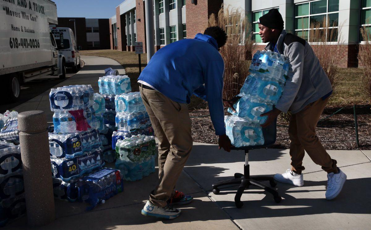 East St. Louis students help Flint families with 15 thousand bottles of water