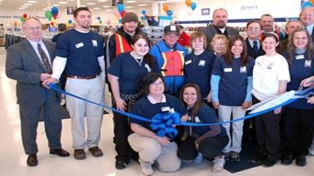 It S Clean And Bright The New Mers Goodwill Store Reopens For Area Customers Suburban Journals Of Greater St Louis Stltoday Com