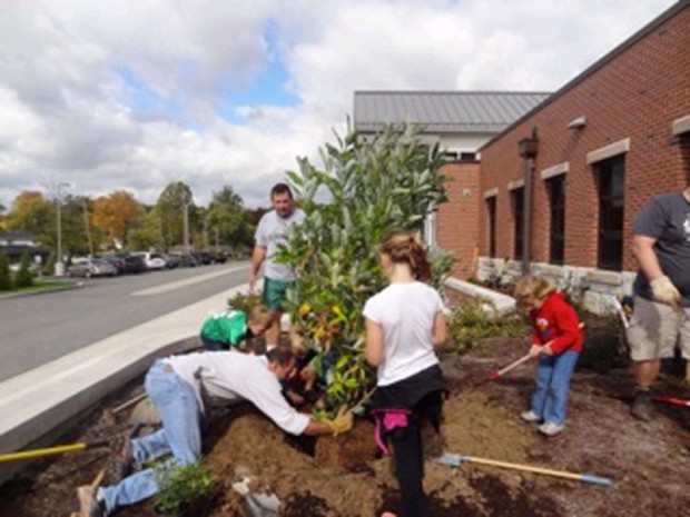 Dads join forces to help at Concord Elementary