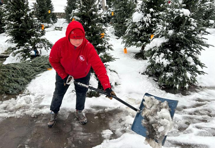 Snow hits Christmas tree stand in Richmond Heights in ӣƵ County