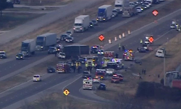 Massive I 55 Crash Leaves 10 Hurt 3 With Life Threatening Injuries