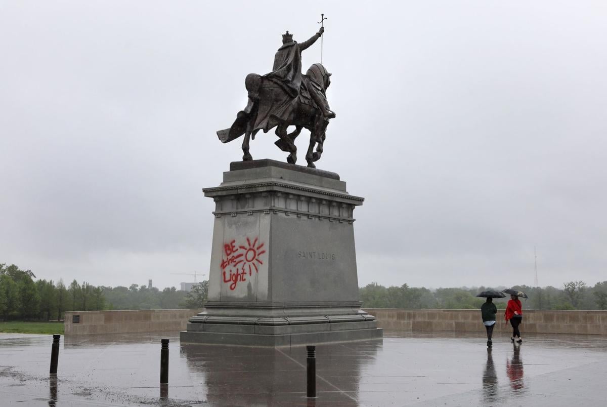 Statue Of St Louis Vandalized With Graffiti Metro Stltoday Com