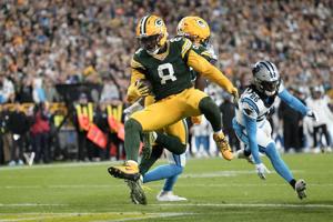 FOOTBALL-NFL-GB-CAR/