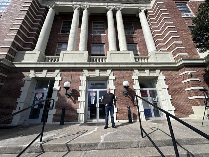 Man charged in 1992 murder in Missouri gets a break, for now