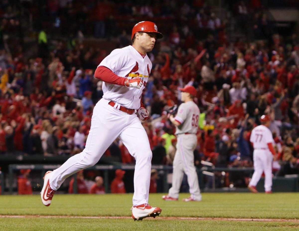 Cuban Aledmys Diaz makes Cardinals debut after suspension