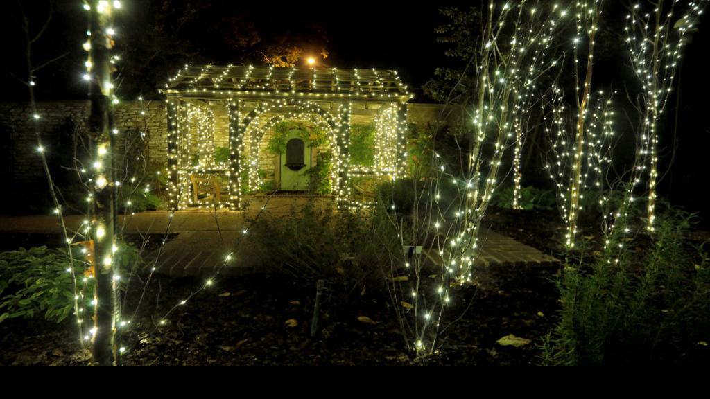 Lighting up Botanical Garden for the holidays is easier said than done | Entertainment ...