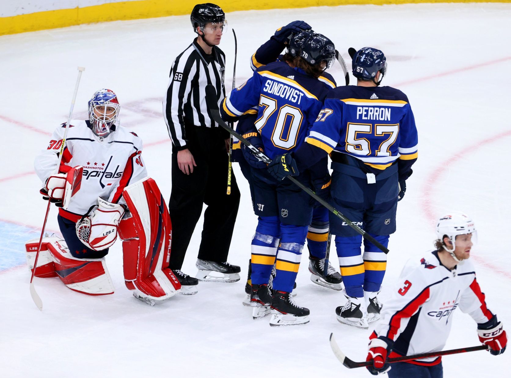 bounce Capitals 5-1 | St. Louis Blues 