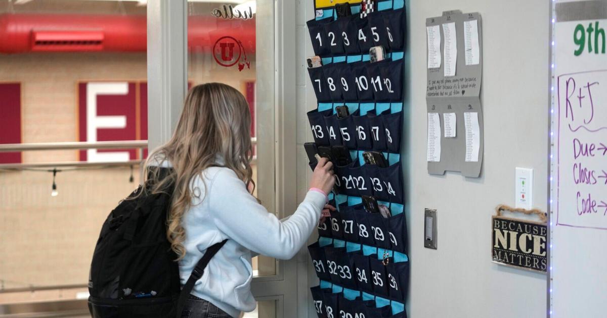 Parents Texting Parents texting kids at school reduces focus, independence