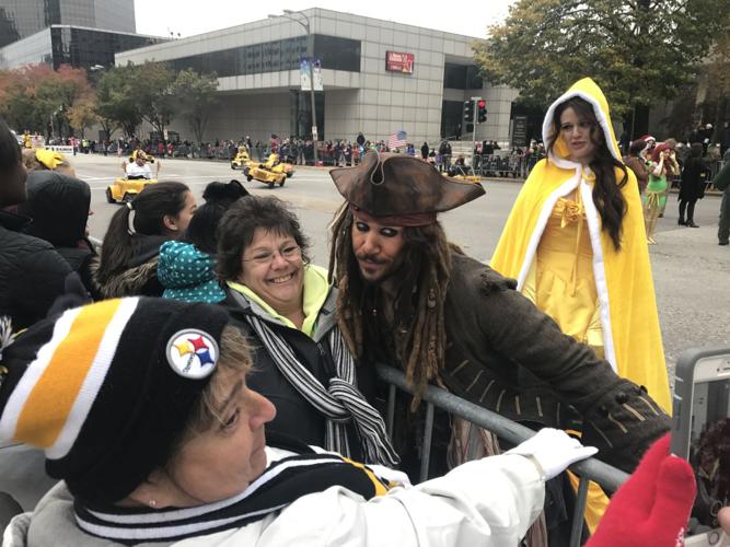 Family begins new tradition at St. Louis Thanksgiving Day parade