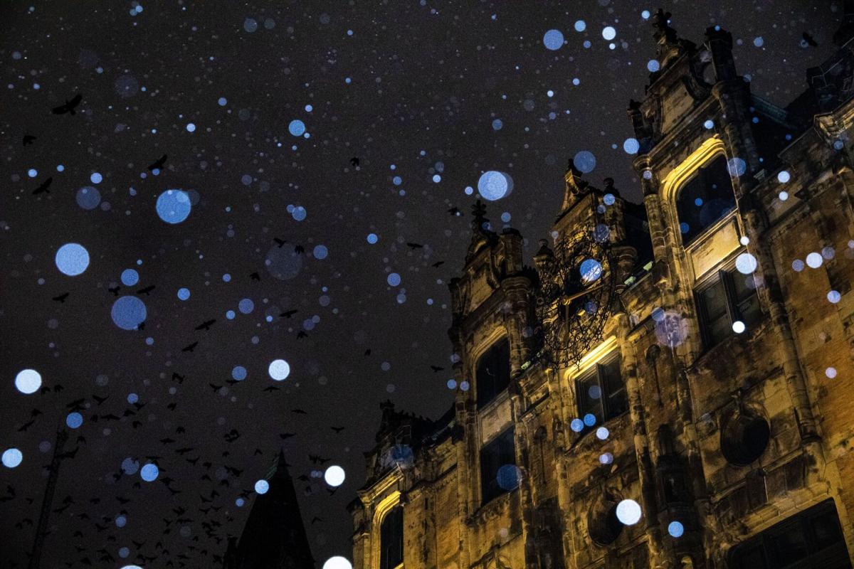 Snow falls on St. Louis