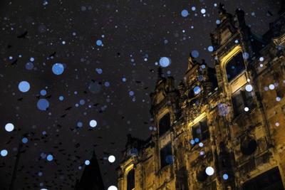 Snow falls on St. Louis
