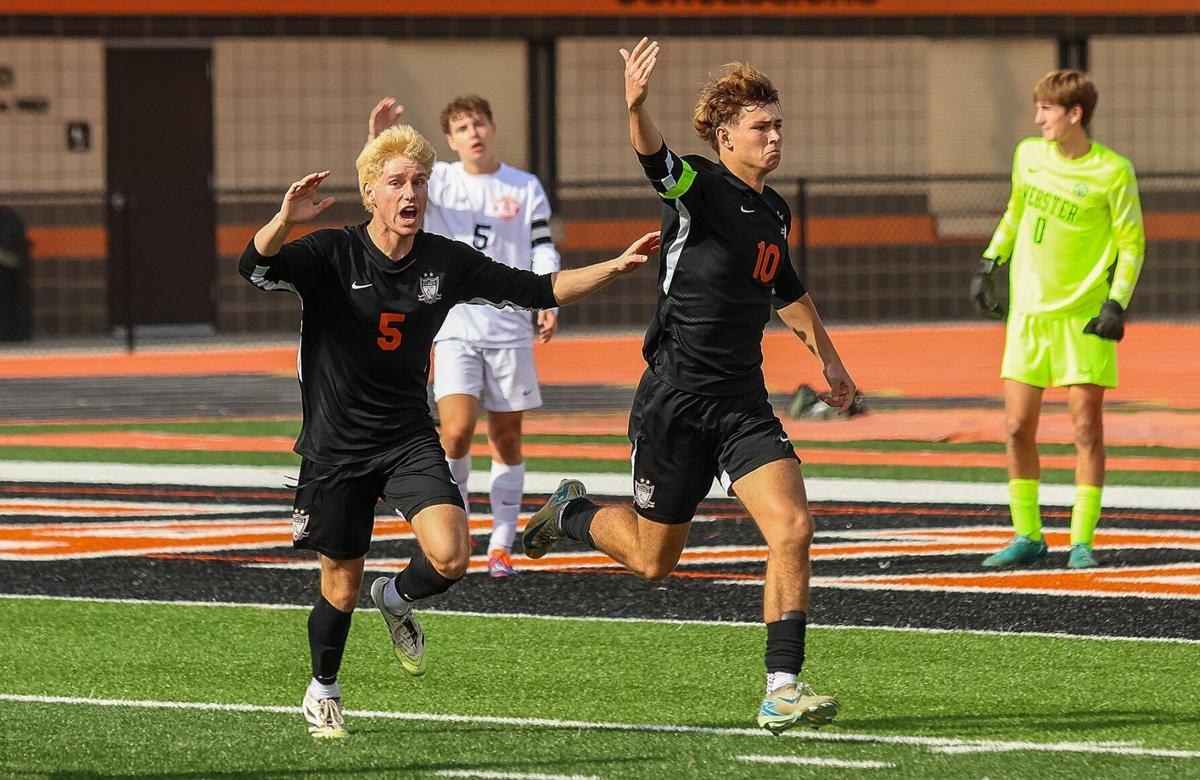 Summit vs. Webster Groves boys soccer