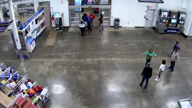 Watch Now Surveillance Video Shows Arrest Inside Des Peres Sam S Club Local Stltoday Com