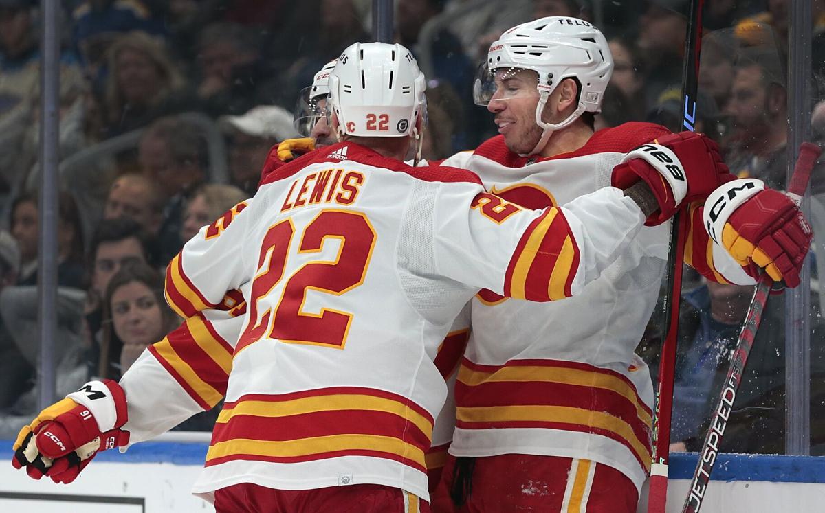 Flames' Duehr 1st player from South Dakota to score in NHL