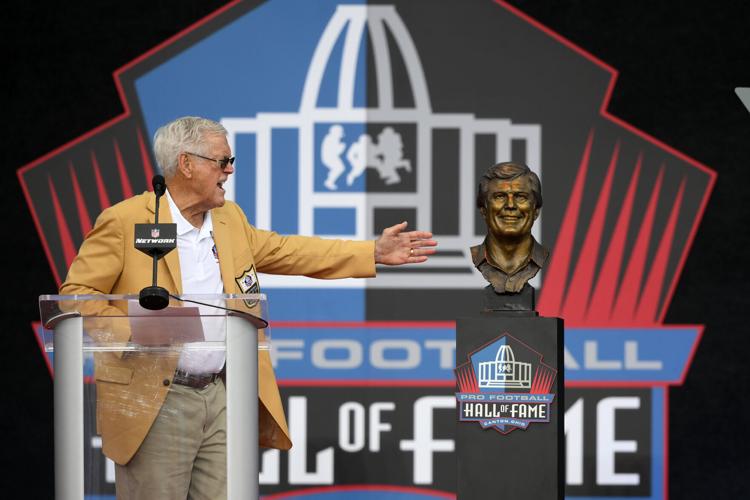Dick Vermeil hands out 23 minutes worth of thank-you's in Hall of