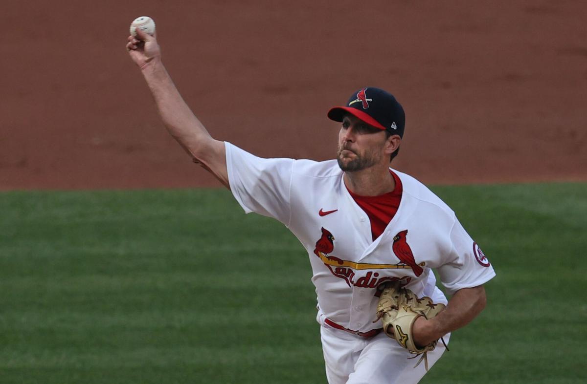 Cardinals veteran Adam Wainwright turned a grounder into a showstopper at  Busch Stadium