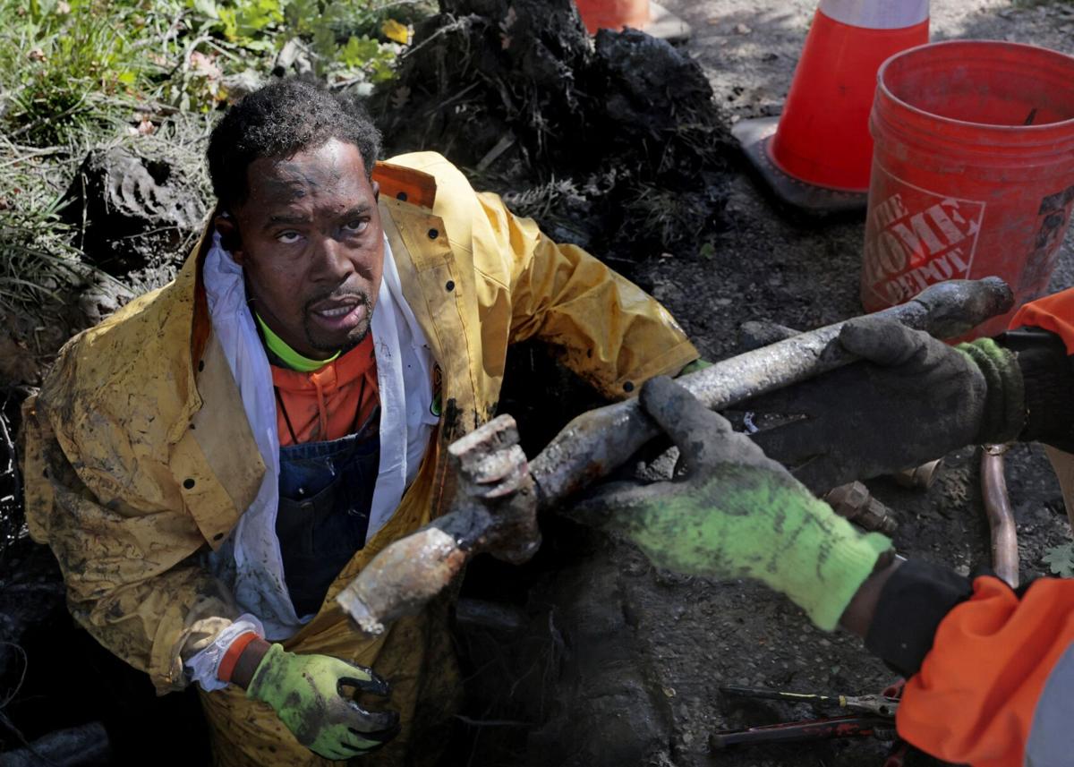 Ӱԭ has thousands of lead water pipes. Now it has to remove them.