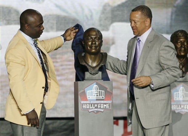 Photo: Marshall Faulk at Pro Football Hall of Fame Enshrinement -  CLV2011080606 