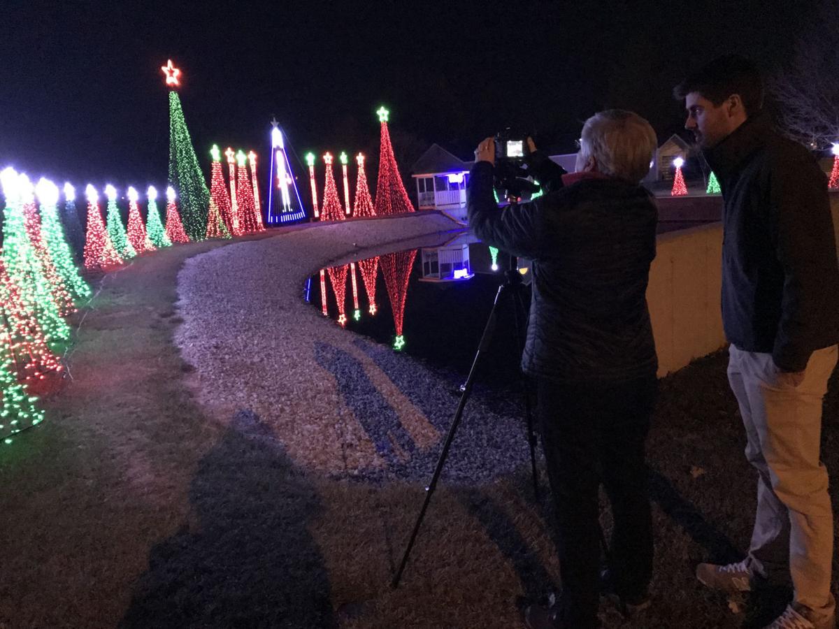 St. Louis Christmas light connoisseurs put in 40hour weeks on the hunt