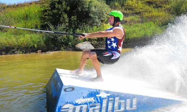 Collinsville man is barefoot water-skiing champ