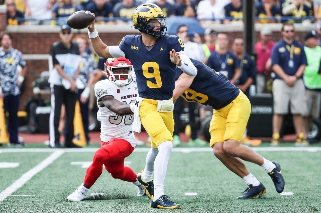 Michigan football bests Georgia for second consecutive Joe Moore Award