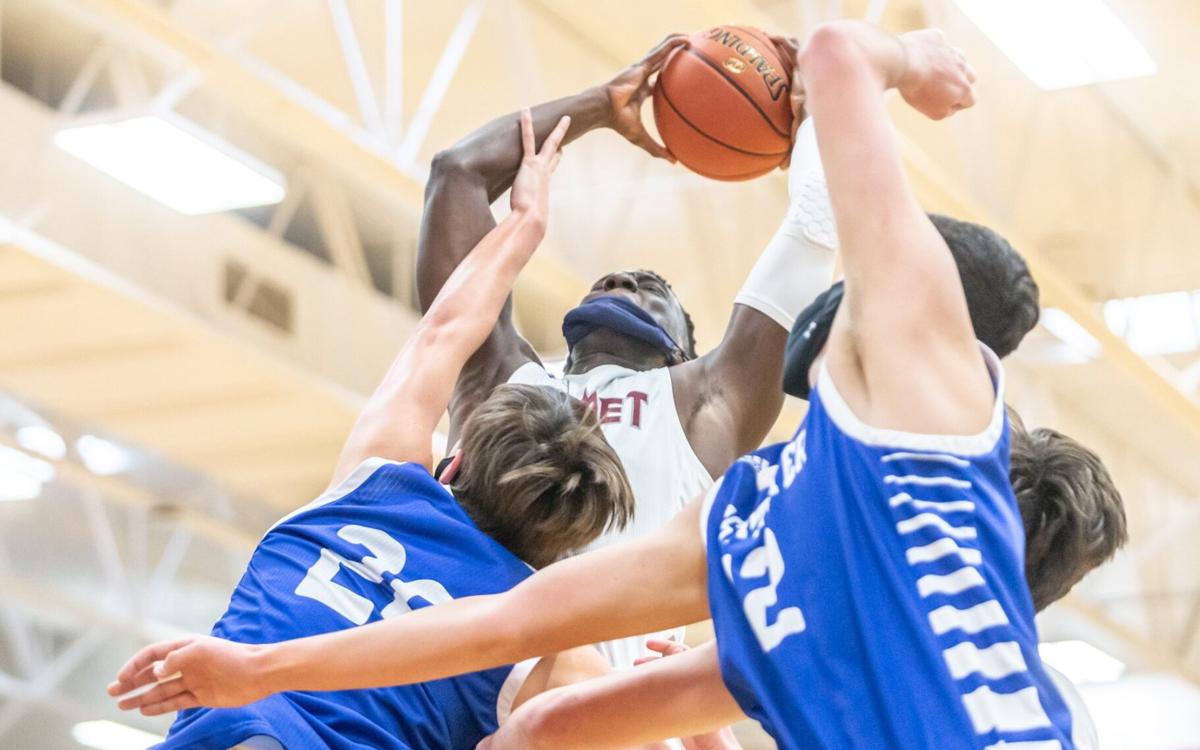 De Smet makes plays down stretch to battle past Westminster