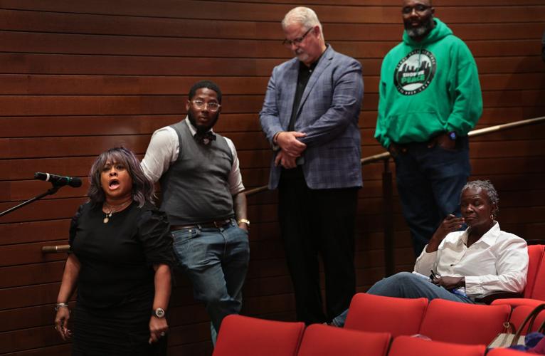 Downtown residents grill police chief on recent crime