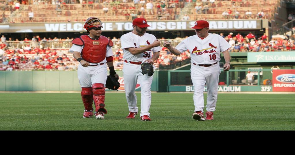 St. Louis Cardinals manager Tony La Russa (R) and pitching coach Dave  Duncan watch their team take on the Atlanta Braves at Busch Stadium in St.  Louis on August 22, 2008. St.