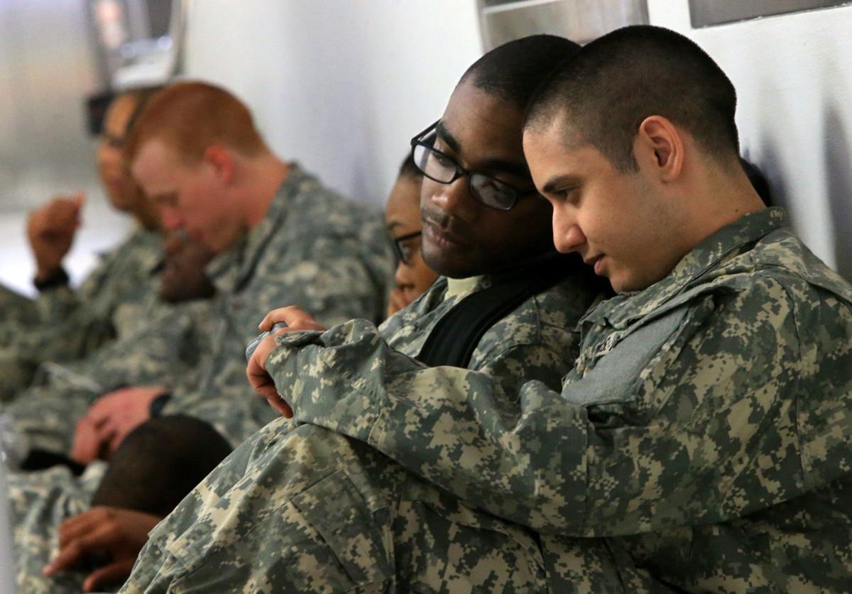 Ft. Leonard Wood soldiers storm Lambert to get home for holidays